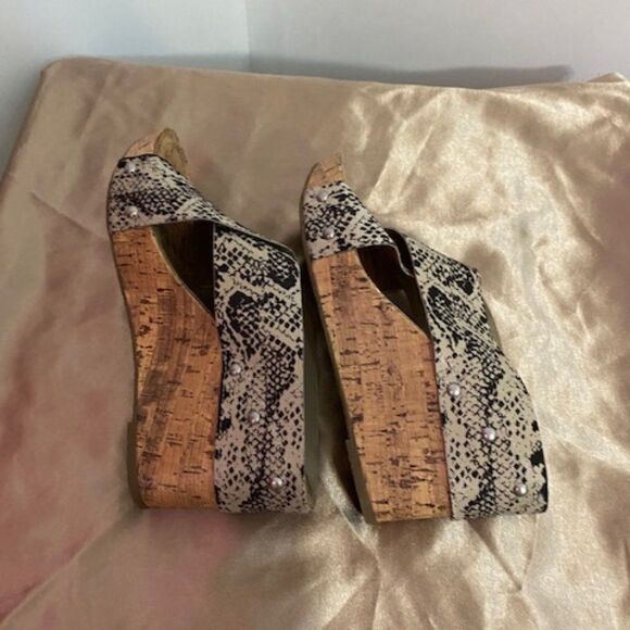Espirit Snakeskin Cork Wedge Platform, size 7 - Picture 5 of 6